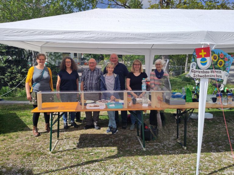 Erfolgreicher 4. Gartenflohmarkt in Schwabmünchen: Gelungene Kooperation zwischen den GRÜNEN und dem Gartenbauverein